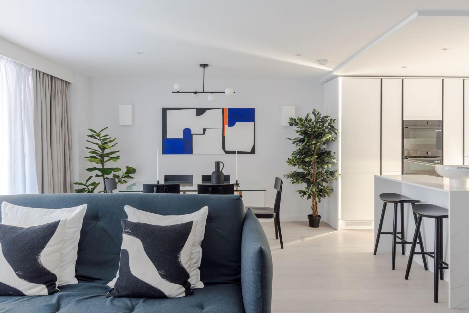 Apartament Blue Jeans White Shirt - Fitzrovia - By Frankie Says Londra