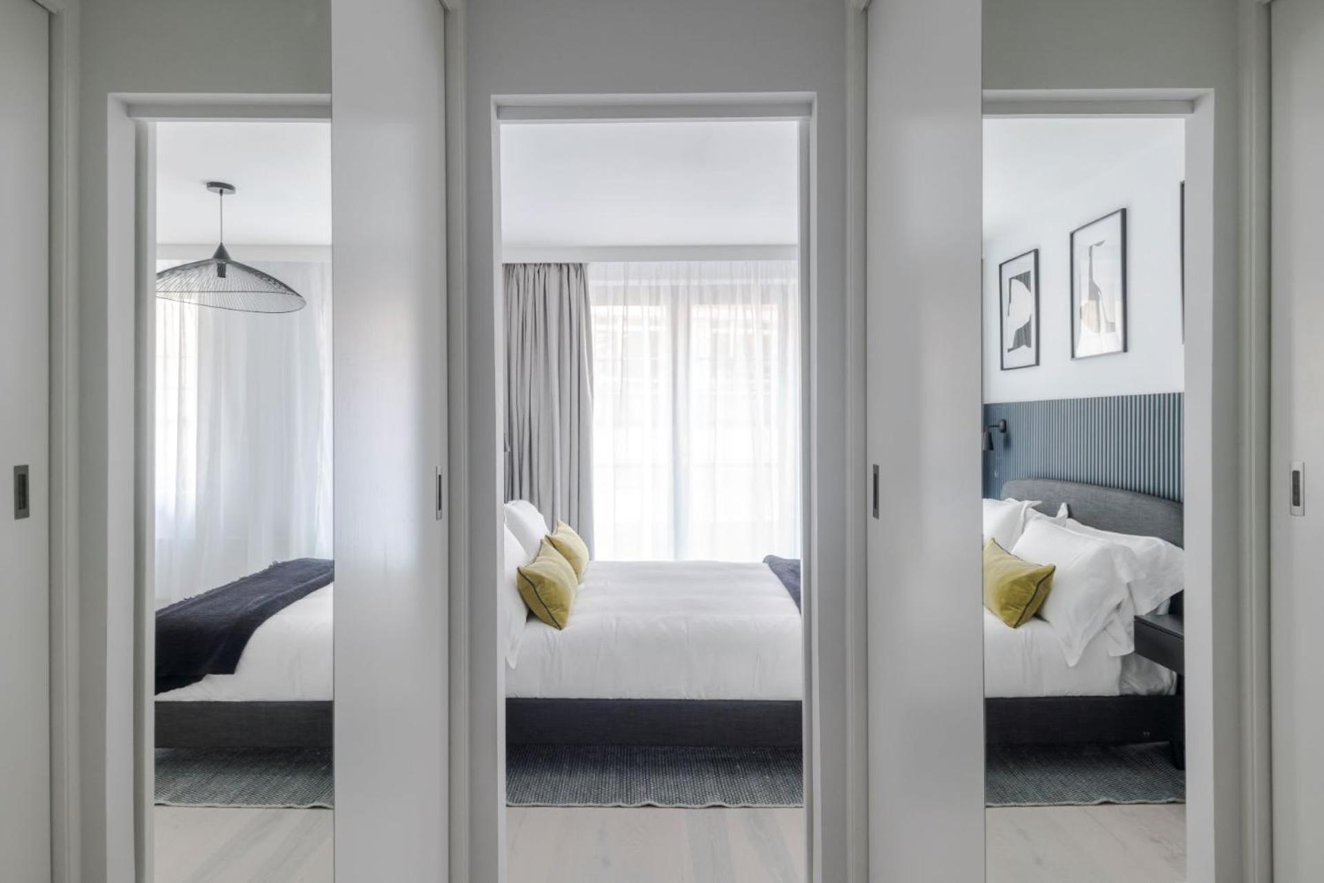 Blue Jeans White Shirt - Fitzrovia - By Frankie Says Apartament Londra