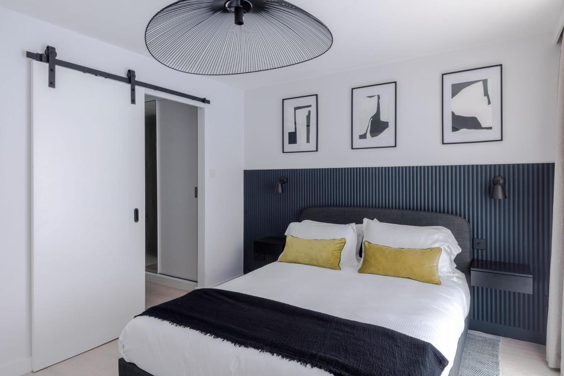 Apartament Blue Jeans White Shirt - Fitzrovia - By Frankie Says